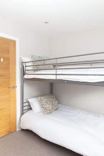 Bedroom 2, Fabulous Central Windsor Town House With Parking, Slough