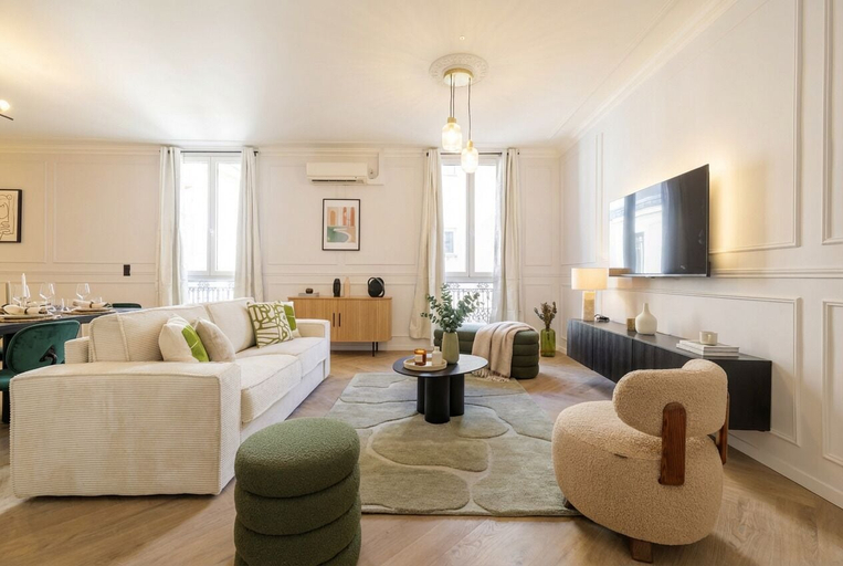 Living area 2, PoeticStay - Champs-Élysées - Galilée, Paris