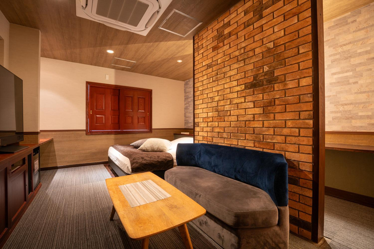 Others 5, MONI hotel, Atsugi