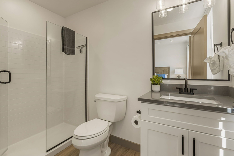 Bathroom 2, Adventure Loft 3 Bedroom Condo, Washington
