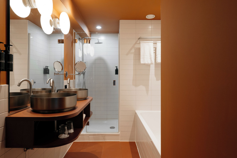 Bathroom 5, Hotel Vrythof - just a room - digital key by email or SMS, Maastricht