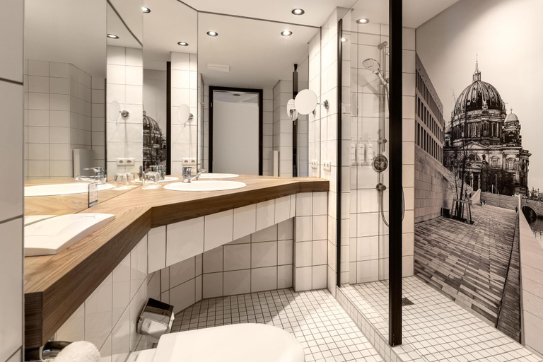 Bathroom 5, Radisson Hotel Berlin Charlottenburg, Berlin