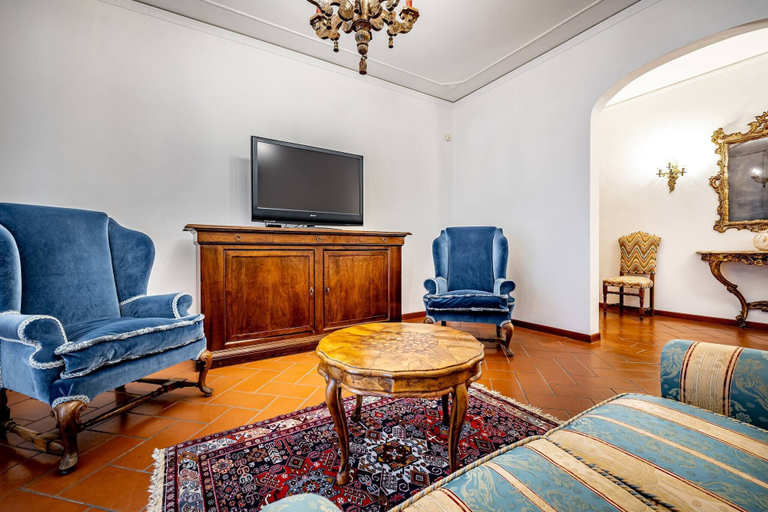 Living room 2, Lungarno Colombo 28, Florence