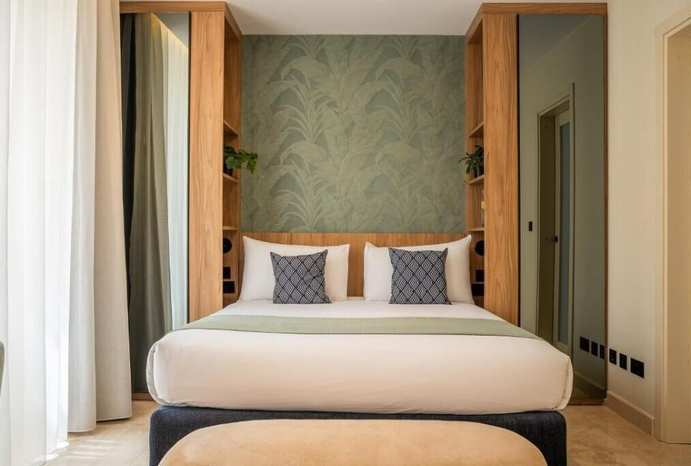 Room 4, The Three Doors, St Julian's