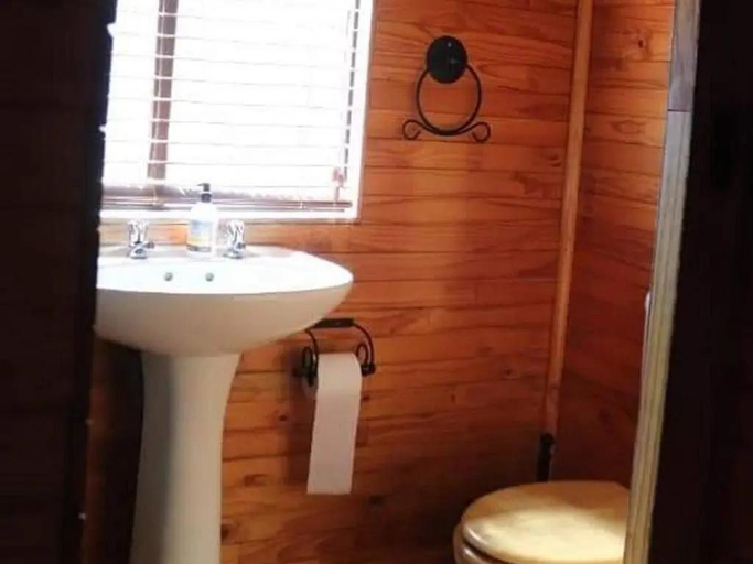 Bathroom, Geo Trail Lodge and Spa, Ehlanzeni