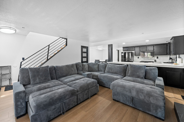 Living area 2, Summit Mountain Cabin, San Bernardino