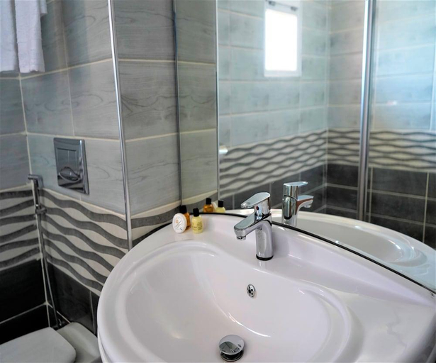Bathroom 4, Plaza Arzew, Arzew