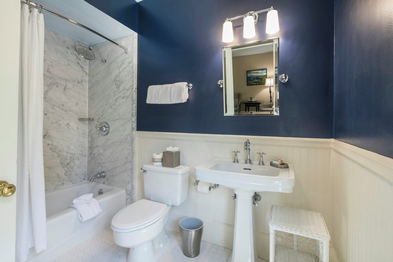 Bathroom 5, Omni Mount Washington Resort & Spa, Coos