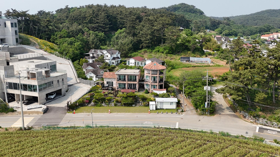 Exterior & Views 1, Taean (Anmyeondo) Amor Pension, Taean