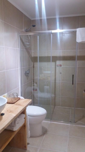 Bathroom 3, Playa Maqui Lodge, Llanquihue