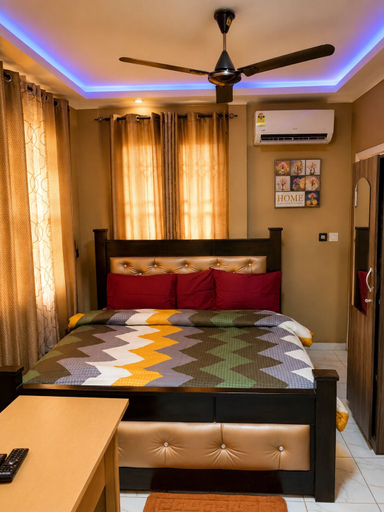 Room 4, Kwae Delux Hotel, Ga West