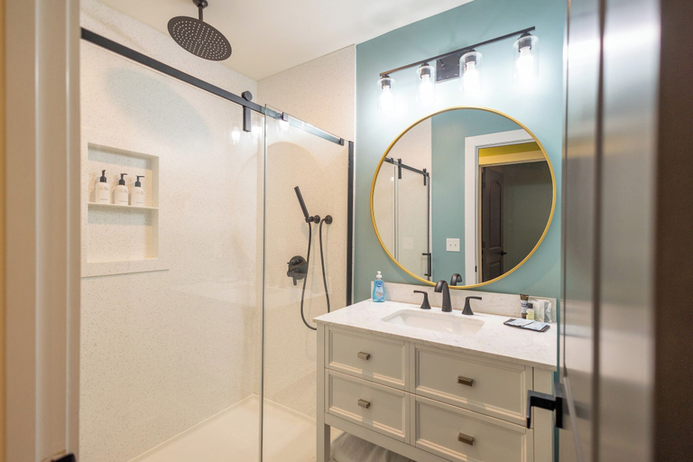 Bathroom 4, The Maple Retreat at Park Mammoth, Edmonson