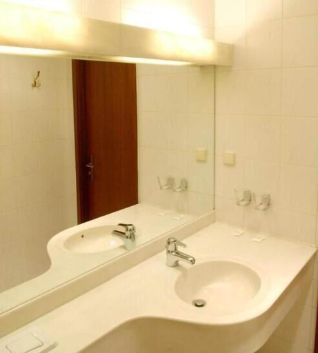 Bathroom 5, Schwarzer Bär, Görlitz