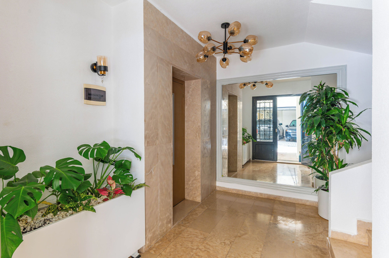 Interior entrance 3, Levantine - 3BR Apt & Terrace in Batroun, Batroun