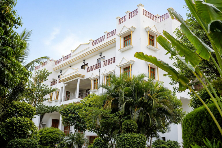 Exterior 3, Smiriti Bhawan, Varanasi