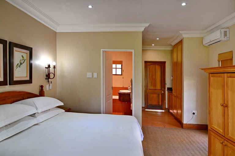 Bedroom 3, Champagne Castle Hotel, Uthukela