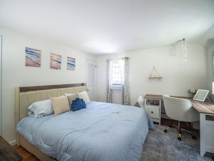 Room 2, Connecticut Beach Home, New London
