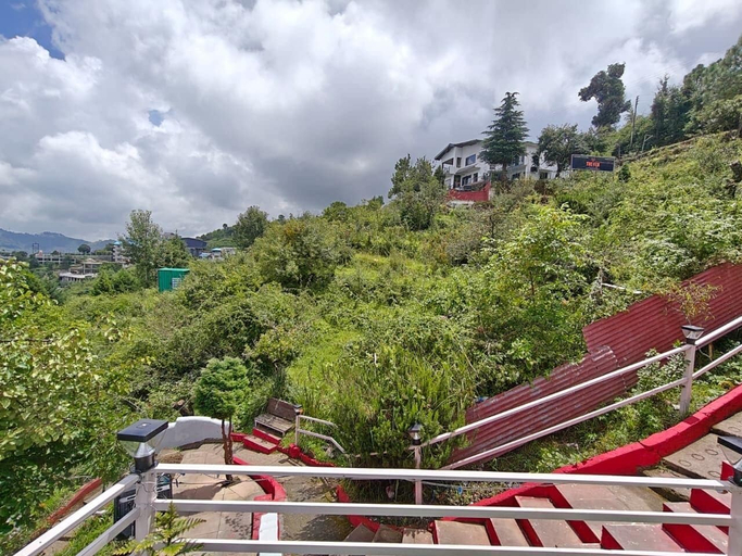 Property grounds, Wincliff Orchards And Resort, Nainital
