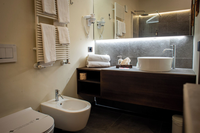 Bathroom 4, Hotel de Champoluc, Aosta