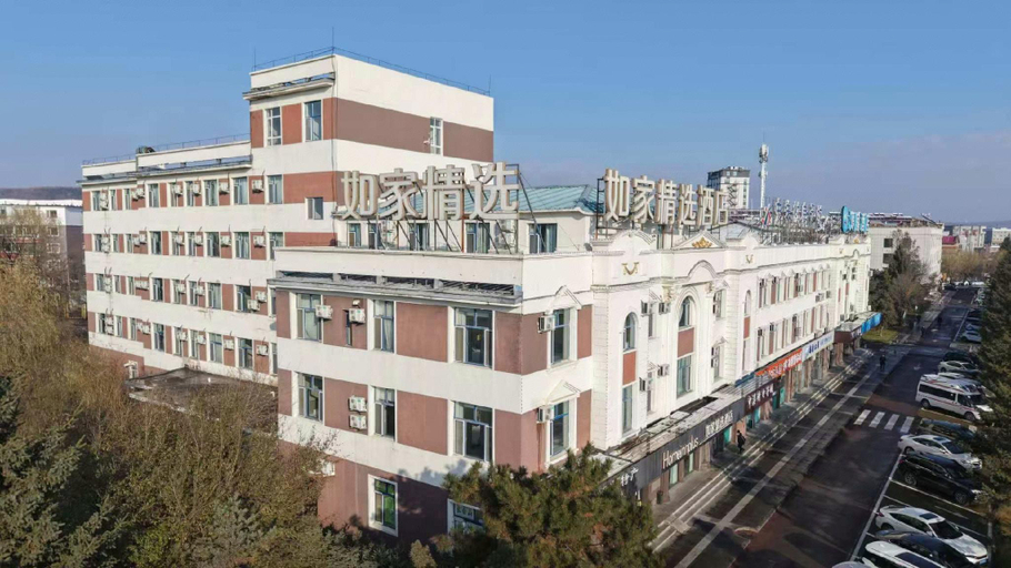 Exterior & Views