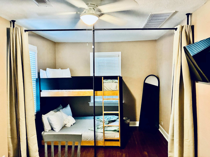 Room 5, Cotton Cottage - Cozy Galveston Getaway, Galveston