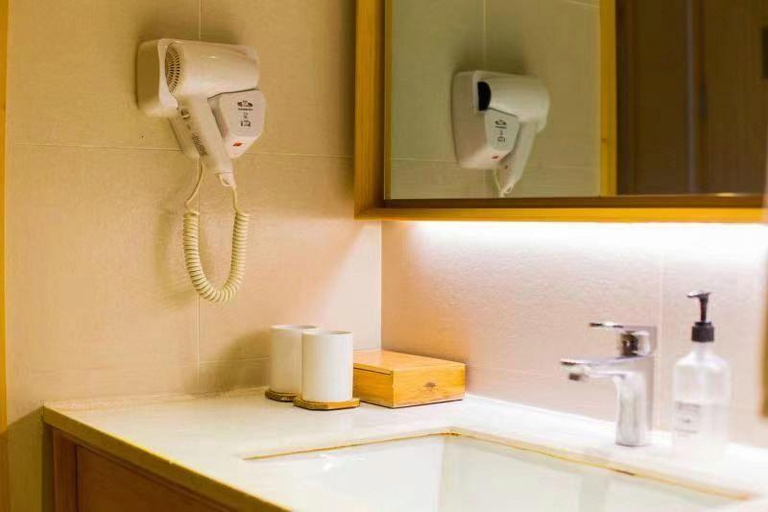Bathroom 3, Ji Hotel (Xining Railway Station), Xining
