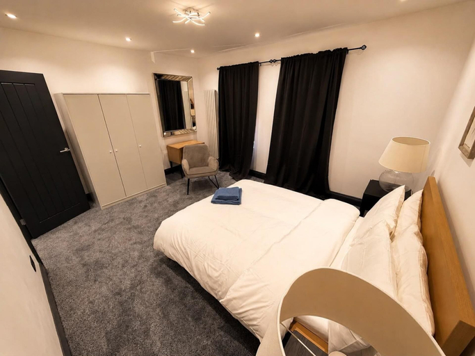 Room 5, Tranquil Haven in Hornchurch - 3 bed House, London