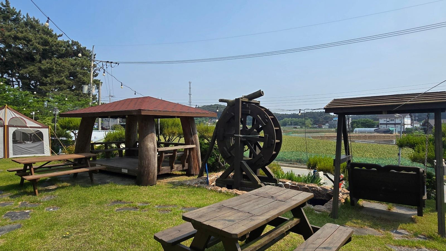 Others 3, Taean (Anmyeondo) Amor Pension, Taean