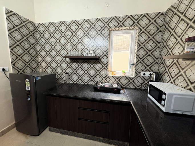 Private kitchen 2, 2BHK Luxury Villa by Iraaya Stays, Mathura
