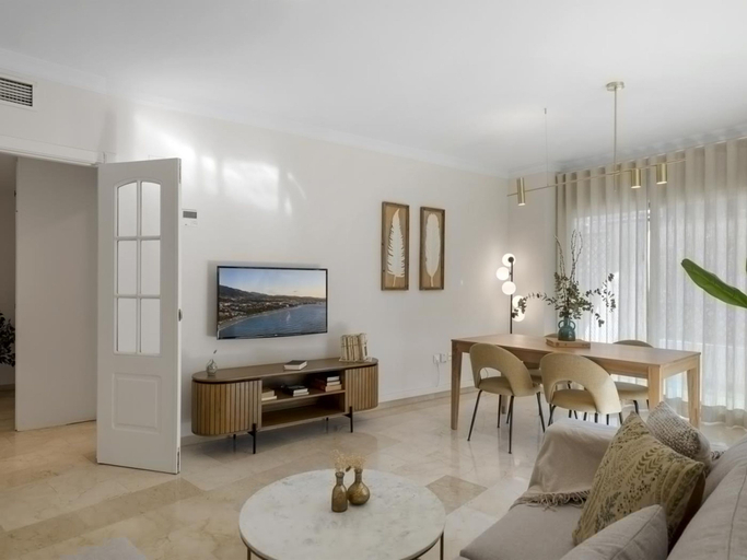 Room 2, Terrazas DE Banus 4 12, Málaga