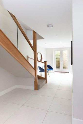Others 4, Fabulous Central Windsor Town House With Parking, Slough