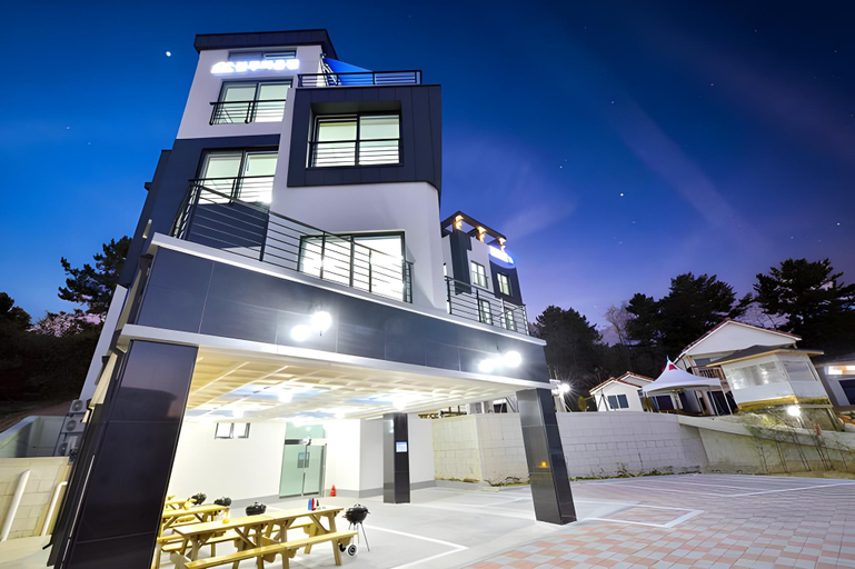 Exterior & Views 2, Samcheok Blue Mountain Pension, Samcheok