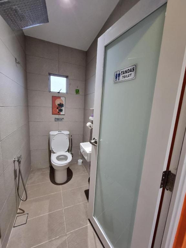 Bathroom 3, Laman Green Hotel Seksyen 7, Shah Alam