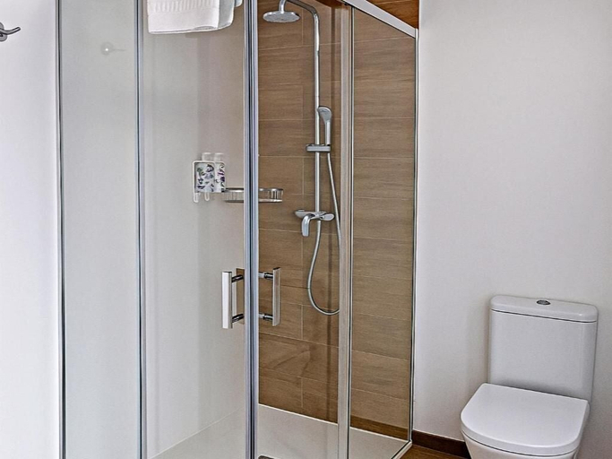 Bathroom 3, Entrerailes, La Rioja