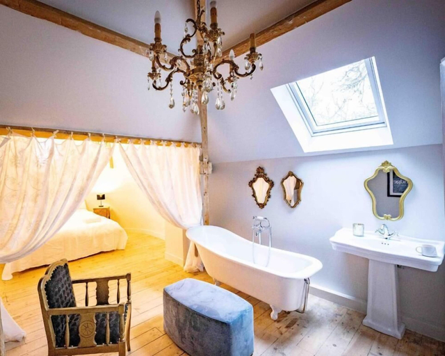 Bathroom 2, Château de Najade, Indre
