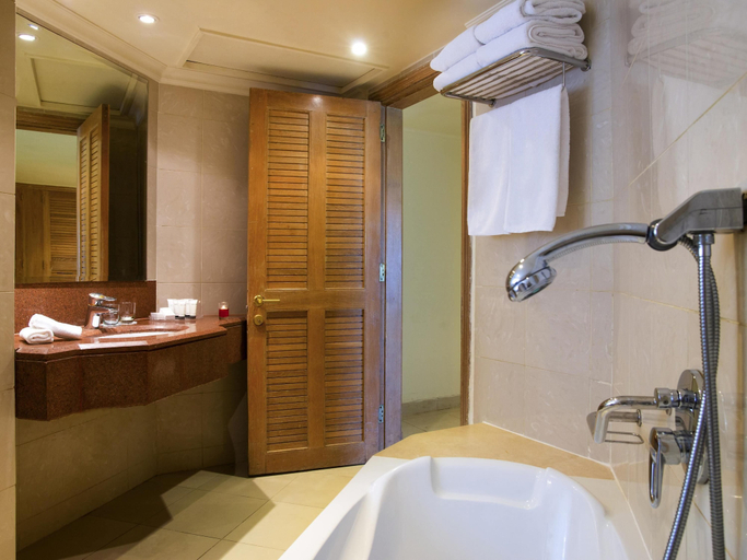 Bathroom 5, Mövenpick Resort Taba, Taba