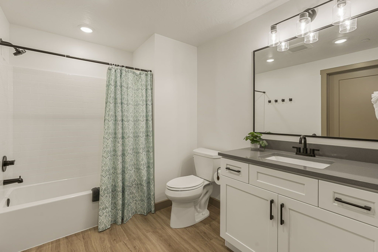 Bathroom 3, Adventure Loft 3 Bedroom Condo, Washington