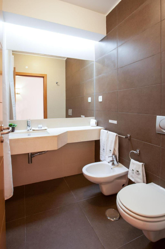 Bathroom 5, Mercure Hotel Saarbruecken Sued, Regionalverband Saarbrücken