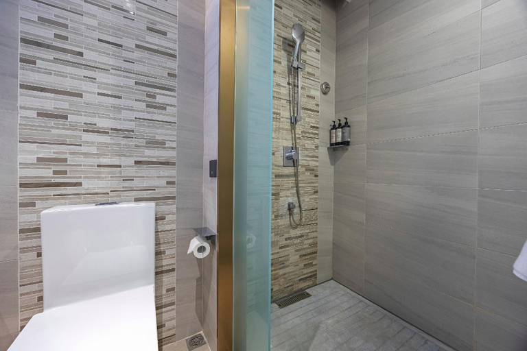 Bathroom 4, Dongchuang Holiday Hotel, Beijing