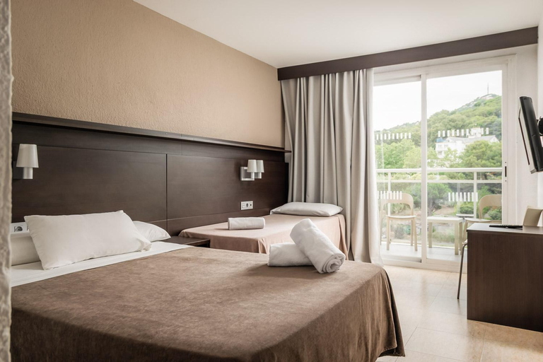 Bedroom 3, Hotel Rosamar Garden Resort 4*, Girona