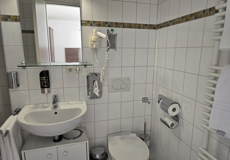 Bathroom 5, Hotel Aviva, Karlsruhe
