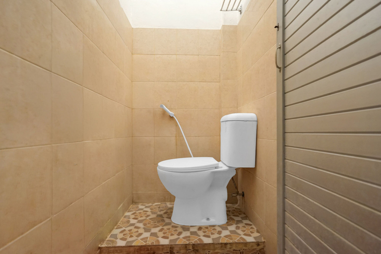 Bathroom 4, Hotel O near RS Harapan Bunda formerly Q, Banda Aceh