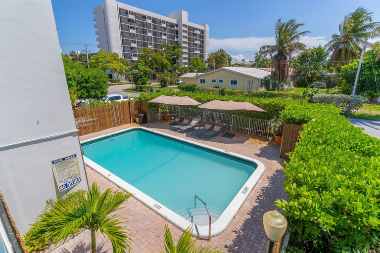 Sport & Beauty 1, Bayview Regency Apartments By Lowkl, Broward