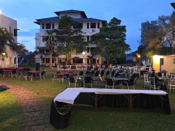 Outdoor dining, Lavendar 316, Nashik
