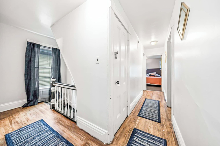 Interior 5, Seward St - Rooms - Shared Bath & Spaces, Monroe