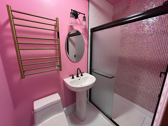 Bathroom 3, The Kendall Inn, Cumberland