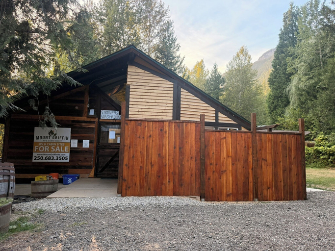 Exterior 5, Noah's Ark Campground, Columbia-Shuswap