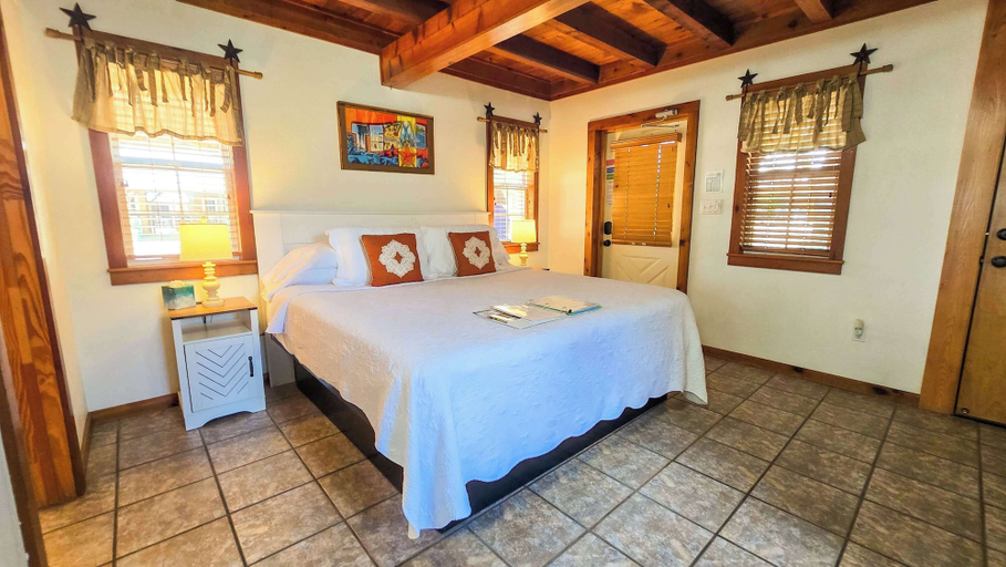 Primary image, Stoneflower Dual Studio Stay, Comal