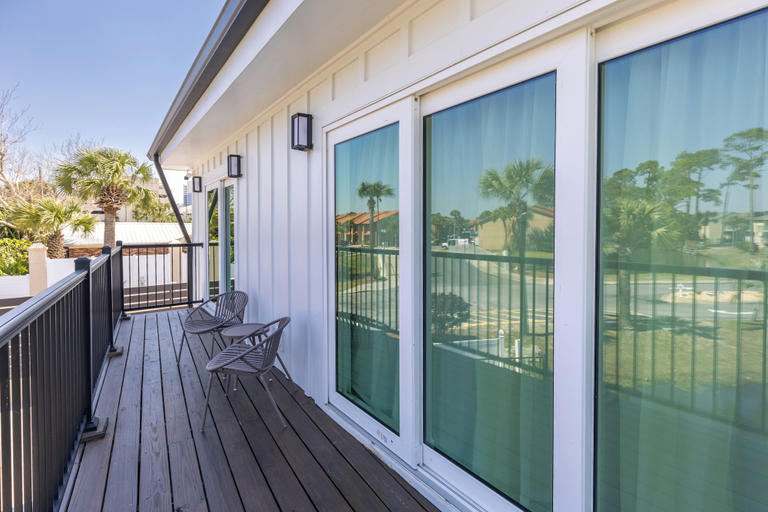 Terrace/patio, Octa Collection on Front Beach, Bay
