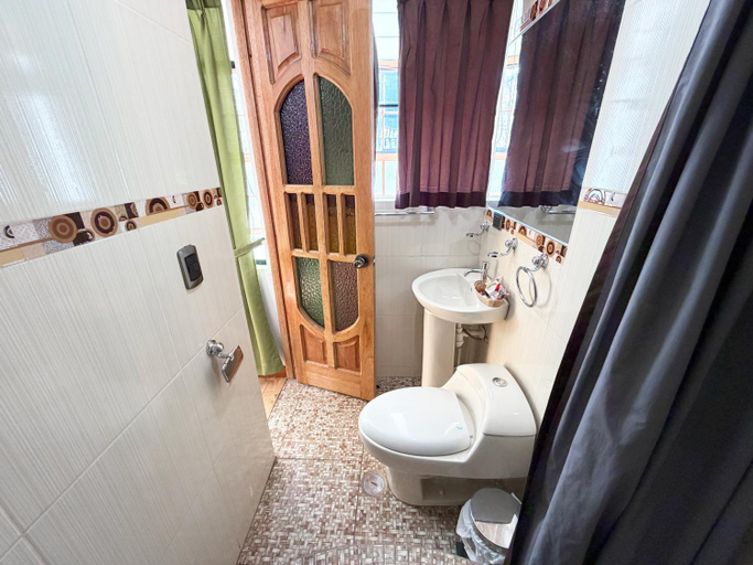 Bathroom 4, Hotel Inka King, Urubamba